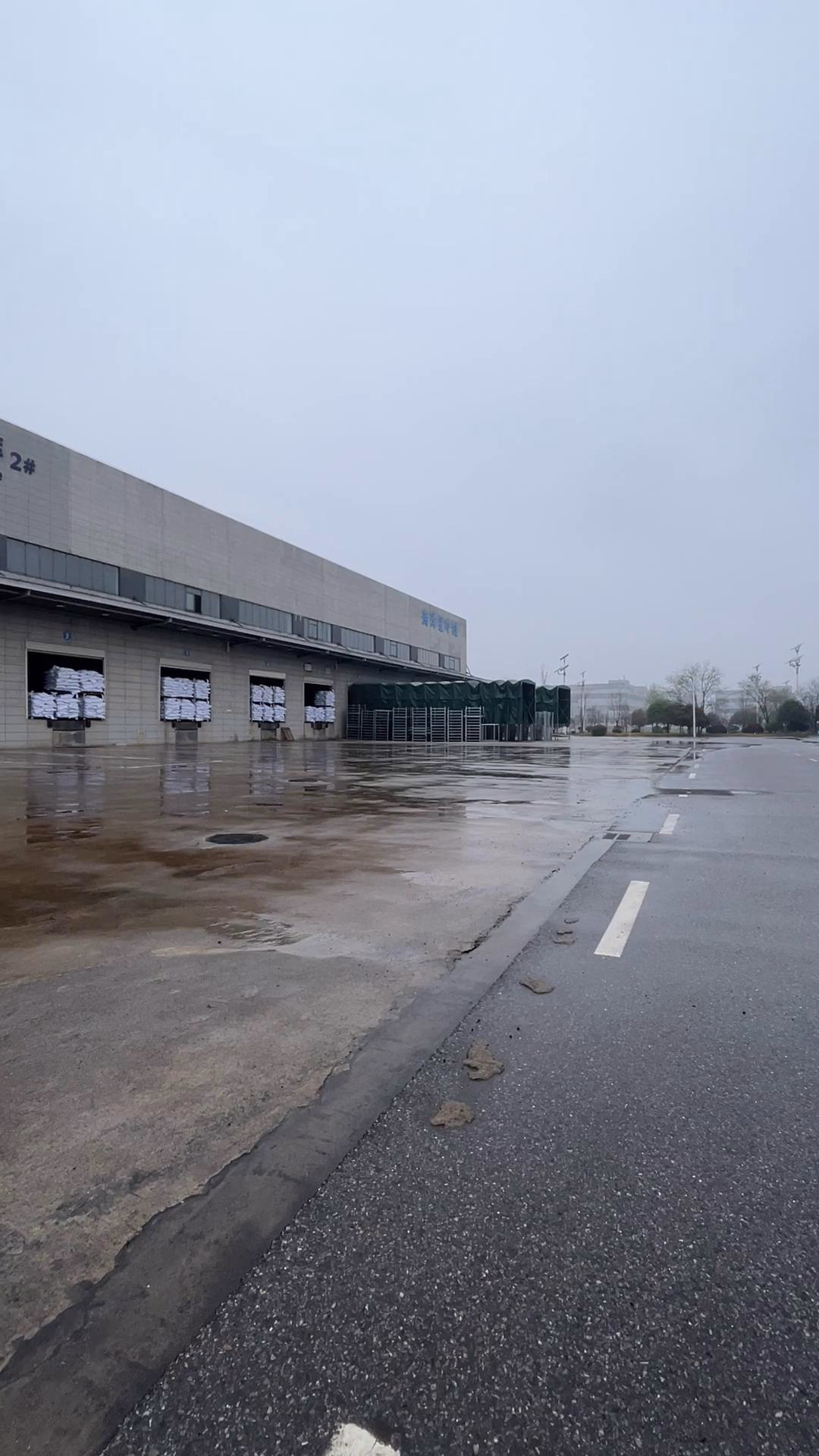 自持地铁口一楼框架结构厂房 带行车 层高8米 大跨度带办公室